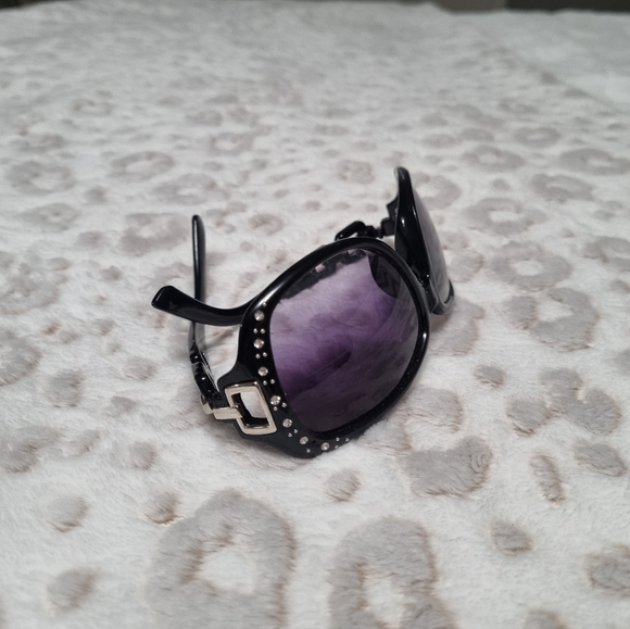 Sunglasses - Picture 5 of 7